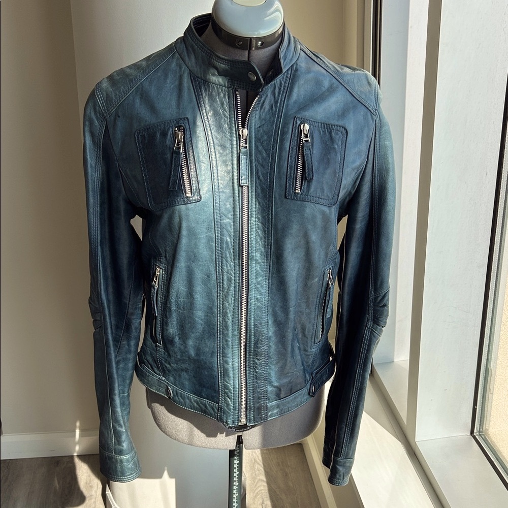 Women’s blue leather jacket. Size M
